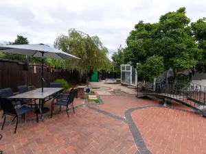 The Swansea Homestay | Spacious 4-Bed Retreat