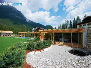 Hotel Dolomitenhof & Chalet Alte Post