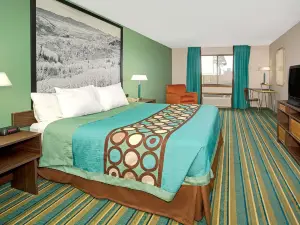 Super 8 by Wyndham Denver Stapleton
