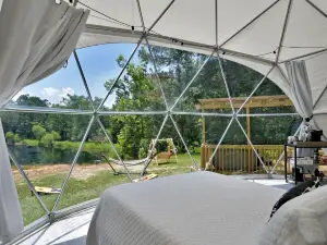 Luxury Geo Dome with Hot Tub Perfect for a Glamping Getaway near Houston, Texas