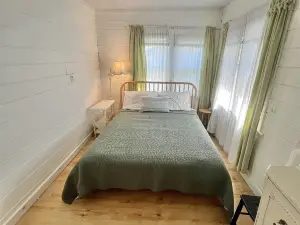 Pine Tree Cottage Limit 5 2 Bedroom Cottage