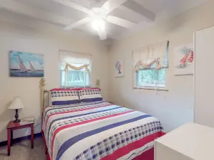 2BR Lakefront Lake Murray Home w/ Dock & Deck