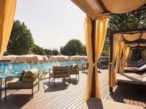 Living Place Hotel