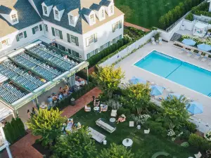 Canoe Place Inn & Cottages