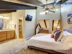Private Condo Steps from Ski Lift Minutes to Lake