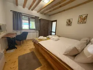 Villa Yarema Mountain Relax with Hot Jacuzzi & Sauna