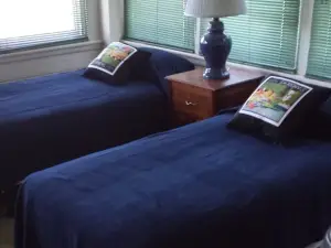 Clean Cozy  Home on the St. Clair River, 4 bedroom Sleeps 7
