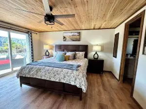 Columbia River Gorge Cabin - Quick Drive to Gorge Amphitheater!