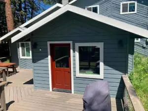 Bearadise - Pet Friendly - Walk to Downtown McCall - Hot Tub - WiFi - Sleeps 10