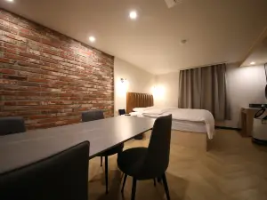 โรงแรม 25