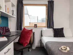 Fitzroy Court Near Luton Airport