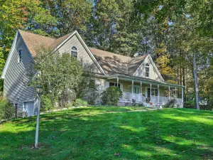 Pet-Friendly Grand Pine Bush Retreat on 2 Acres!