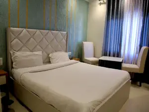 Hotel Esskay