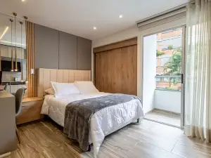 North Medellin Luxury Cozy and Classy Apartment near Downtown