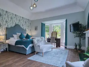 Hill House Country Estate - Princes Gate
