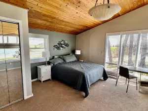 Skeet's Retreat: Lake Herman's Hidden Gem of Adventure and Relaxation! Sleeps 8