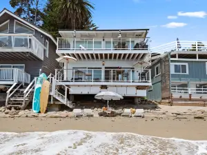 Dramatic Views and Beachfront Access - Stunning Coastal Escape