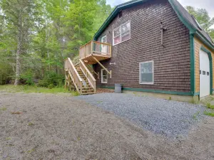 Pet-Friendly Prospect Apartment: 7 Mi to Beach!