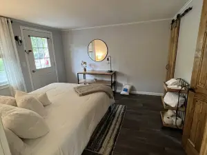 Remodeled cozy country suite. Close to Cooperstown