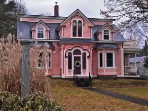 Miller House By the Bay