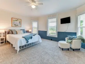 Peaceful Lenoir Home w/ Valley & Mountain Views!