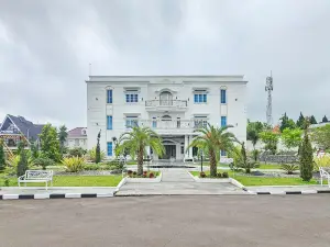 Sans Vibes Hotel Sulanjana Syariah Sukabumi