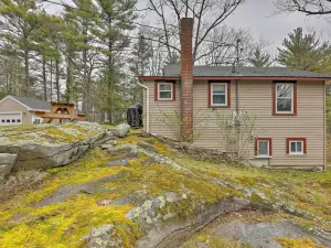 Cute Gilford Cottage w/ Grill - Walk to Marina