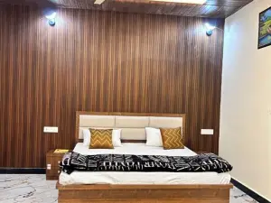 S R GUEST HOUSE