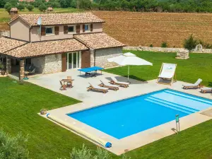 Spacious country villa with private pool