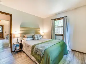 Family Roscommon Home - 3 Mi to Higgins Lake