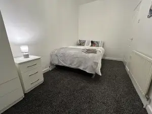 Comfortable, spacious Two bedroom house close to Etihad Stadium