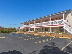 Bay Watch Hotel and Marina