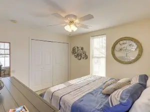 Cozy Delafield Apartment - Walk to Lake!