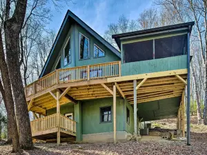Peaceful Brevard Mountain Cabin Hike, Golf and Swim