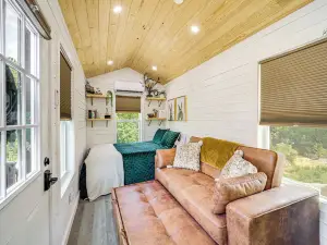 Secluded Lenoir Tiny Home w/ Private Hot Tub!