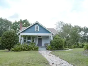 Cozy Studio with Patio and Farmhouse Charm - Inviting Retreat