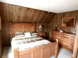 Outdoor Escape: Perfect Glamping Cabin for NY Adventure Seekers