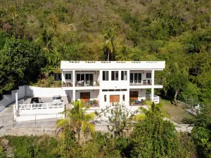 You 4 Ric Piton Suites