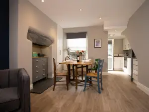 Morland   Contemporary Lakeland Home by LetMeStay