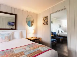 Tillicum Beach Motel - Formerly Deane's Oceanfront Lodge