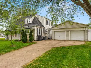 Spacious Open Floor Plan and Charming Backyard - Elegant Sanctuary