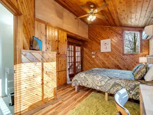 Lakefront Escape w  Hot Tub  Sauna   Game Room