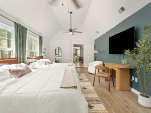Peaceful Escape- Hot Tub, Game Room, Sleeps 16