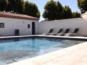 La Suite Côté Pool-House Piscine, Sauna & Jacuzzi Privatifs