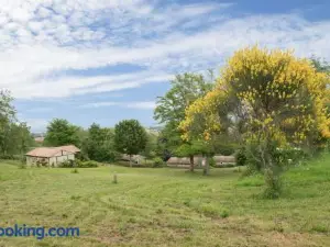 Camping Le Mont Libre - Cottage & espace nature - Gannat