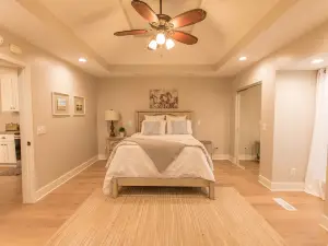 Relaxing River House Getaway-Sleeps 10