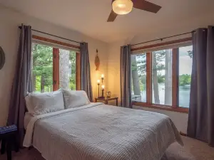 Chain Lakefront Retreat Awesome Sandbar Newly remodeled