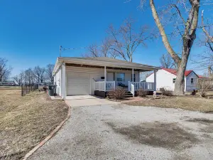 Mins to Local Attractions: Pet Friendly w/ Yard!