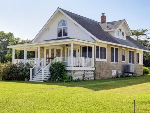 < 1 Mi to Boat Ramp: Coastal Virginia Hideaway