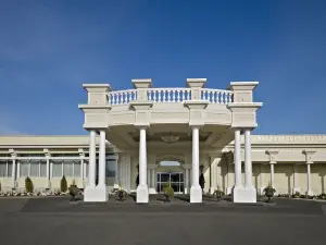 Chateau Louis Hotel & Conference Centre